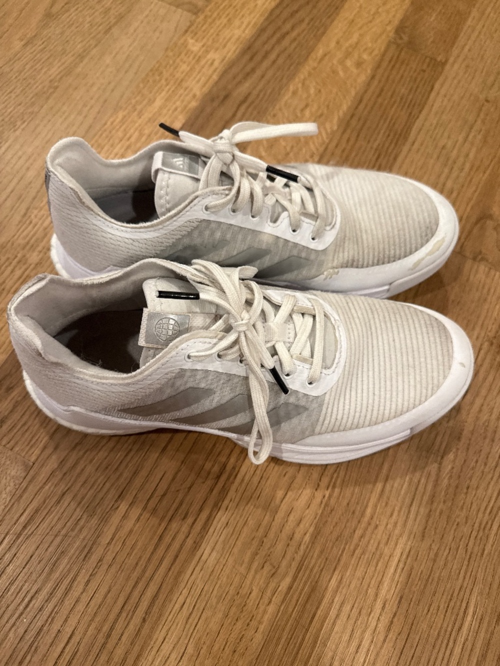 Adidas  woman's volleyball white sneakers